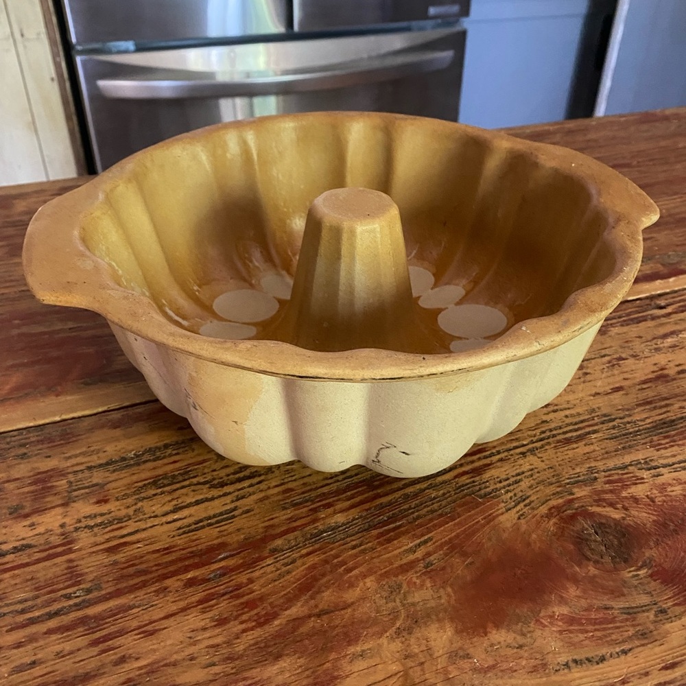 Pampered Chef Family Heritage Collection Bundt Cake Stoneware